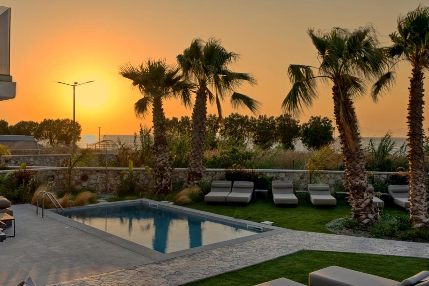 Penelope Beachfront Villa Kremasti  Exterior photo